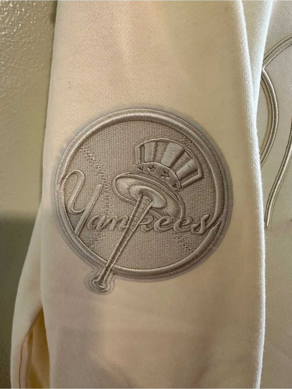 Pro Standard New York Yankees Tonal Logo Crewneck Sweatshirt